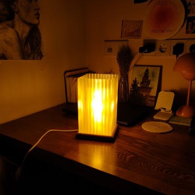 Настольная лампа